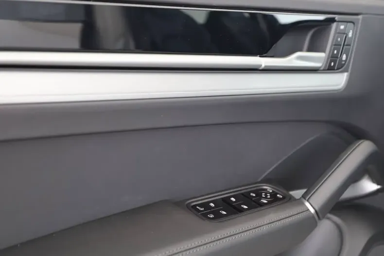 Porsche Cayenne din 2025 cu 9.900 km - oferta POR109241 - foto 7