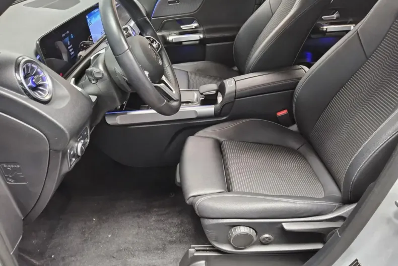 Mercedes-Benz GLB 200 din 2022 cu 75.700 km - oferta MER109275 - foto 9