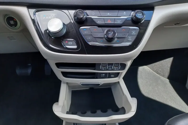 Chrysler Pacifica din 2022 cu 39.118 km - oferta CHR109286 - foto 18