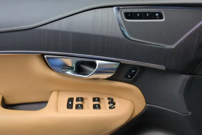 Volvo XC90 din 2022 cu 66.600 km - oferta VOL109287 - foto 17