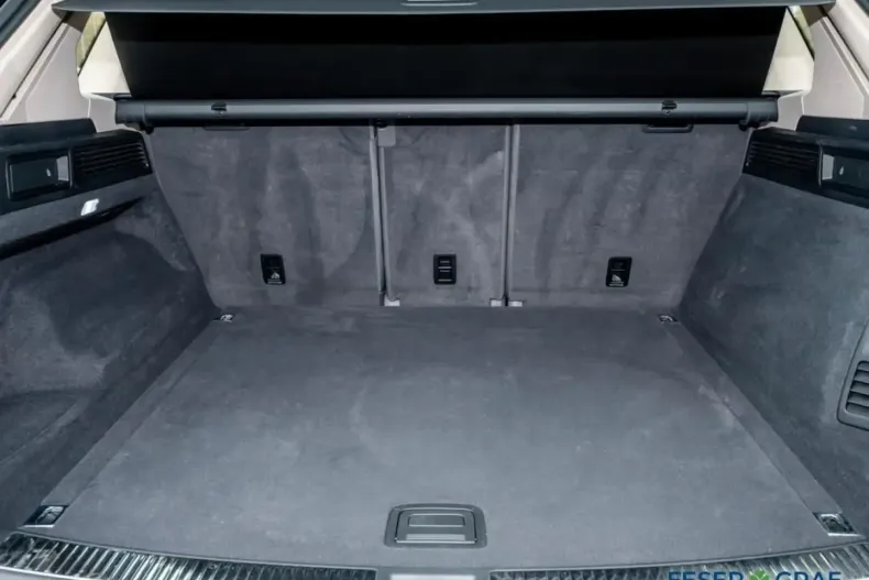 Volkswagen Touareg din 2022 cu 84.907 km - oferta VOL109315 - foto 9