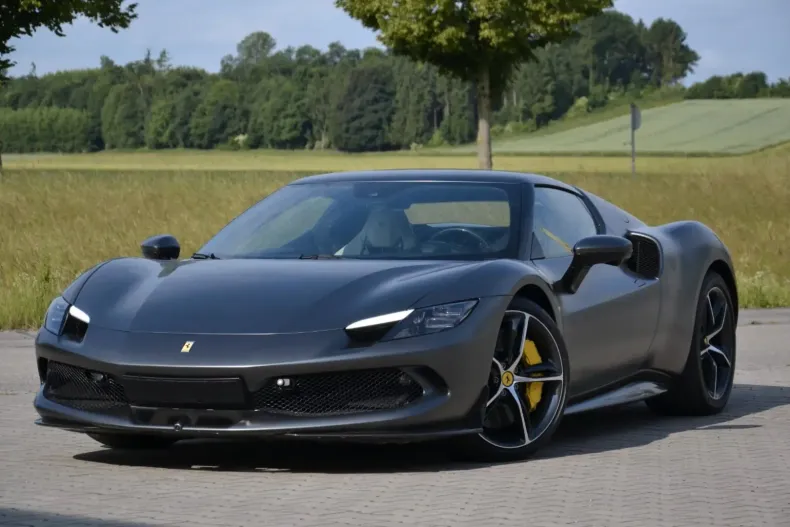 Ferrari 296 GTB din 2023 cu 15.000 km - oferta FER109339 - foto 1