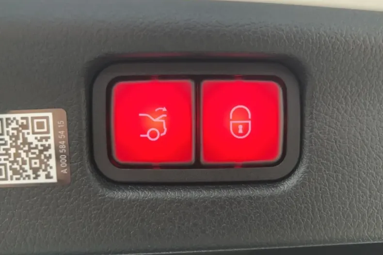 Mercedes-Benz C 220 din 2023 cu 22.500 km - oferta MER109362 - foto 11