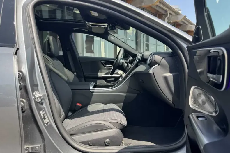 Mercedes-Benz C 300 din 2024 cu 3.950 km - oferta MER109364 - foto 5