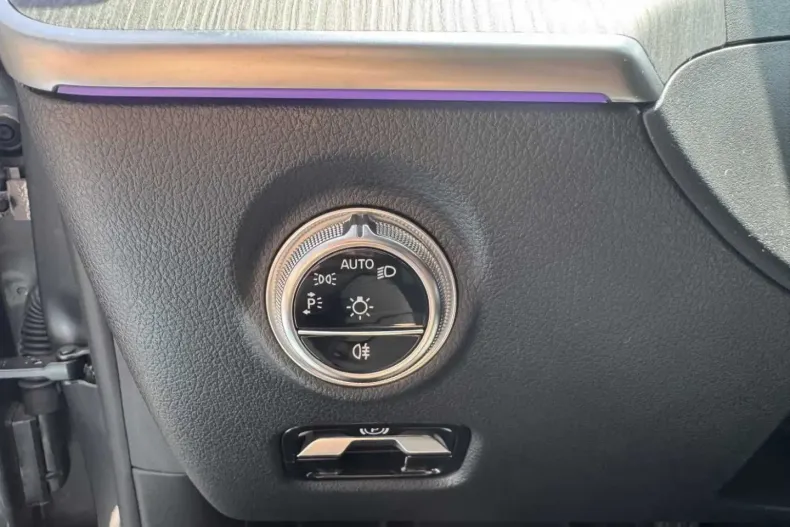 Mercedes-Benz C 300 din 2024 cu 3.950 km - oferta MER109364 - foto 10