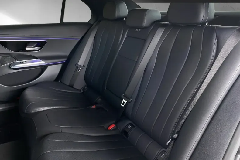 Mercedes-Benz E 200 din 2023 cu 4.740 km - oferta MER109369 - foto 9