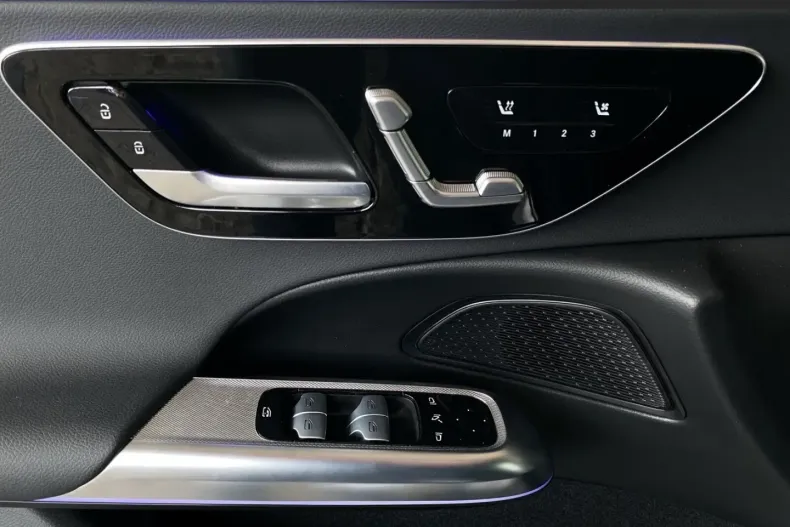 Mercedes-Benz E 200 din 2023 cu 4.740 km - oferta MER109369 - foto 13