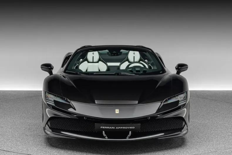 Ferrari SF90 din 2024 cu 2.600 km - oferta FER109378 - foto 8