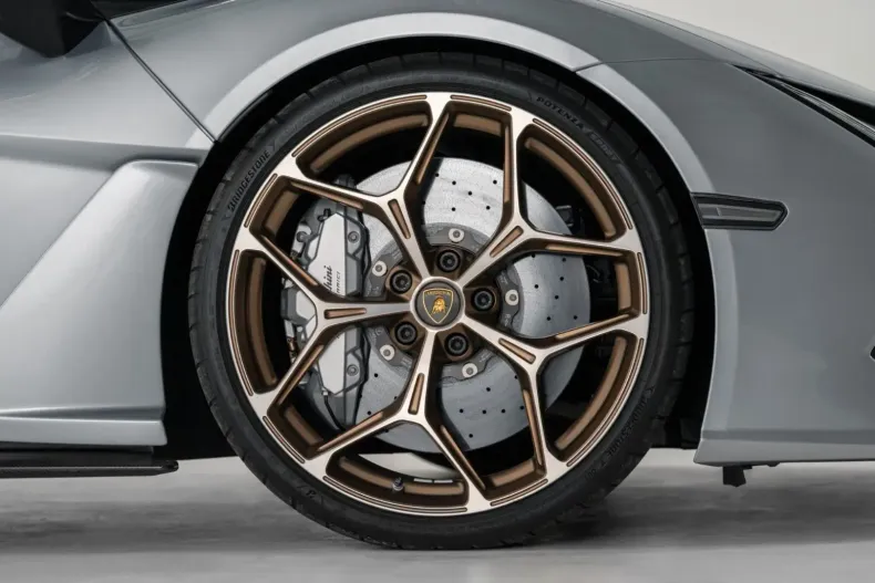 Lamborghini Revuelto din 2024 cu 9.400 km - oferta LAM109379 - foto 3