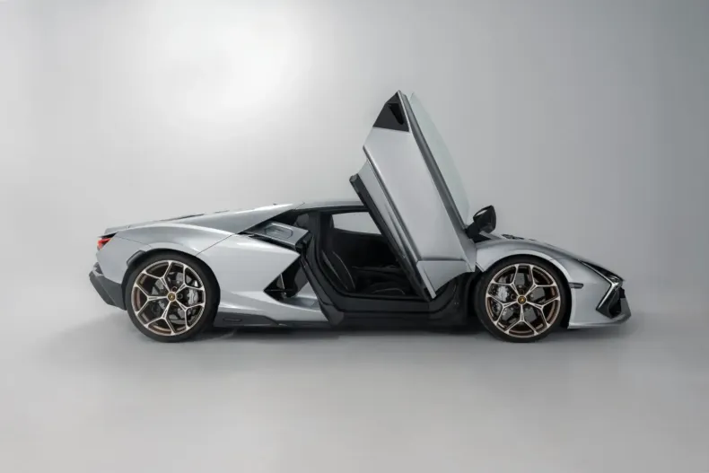 Lamborghini Revuelto din 2024 cu 9.400 km - oferta LAM109379 - foto 4