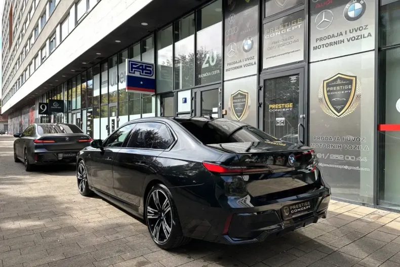 BMW 750 din 2023 cu 4.500 km - oferta BMW109381 - foto 3