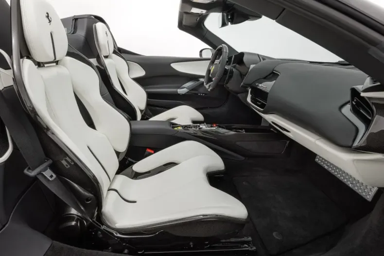 Ferrari SF90 din 2024 cu 2.600 km - oferta FER109388 - foto 16