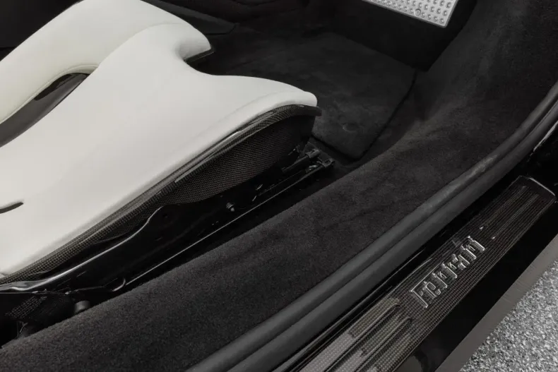 Ferrari SF90 din 2024 cu 2.600 km - oferta FER109388 - foto 22