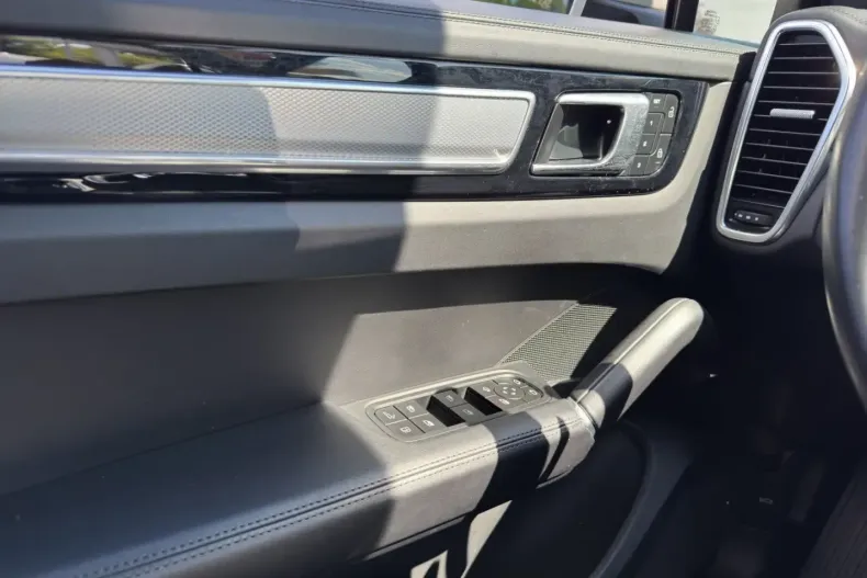 Porsche Cayenne din 2022 cu 68.502 km - oferta POR109398 - foto 12