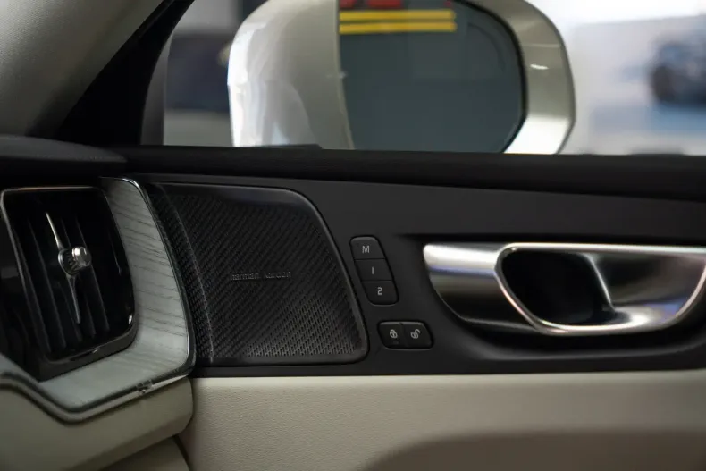 Volvo XC60 din 2024 cu 27.000 km - oferta VOL109413 - foto 20