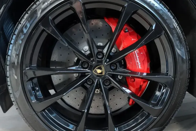 Lamborghini Urus din 2023 cu 5.650 km - oferta LAM109444 - foto 6