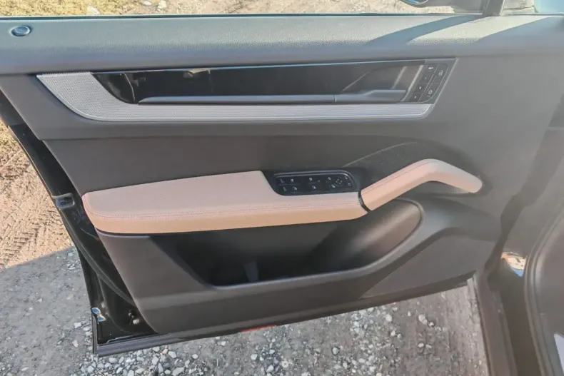 Porsche Cayenne din 2025 cu 45 km - oferta POR109448 - foto 3