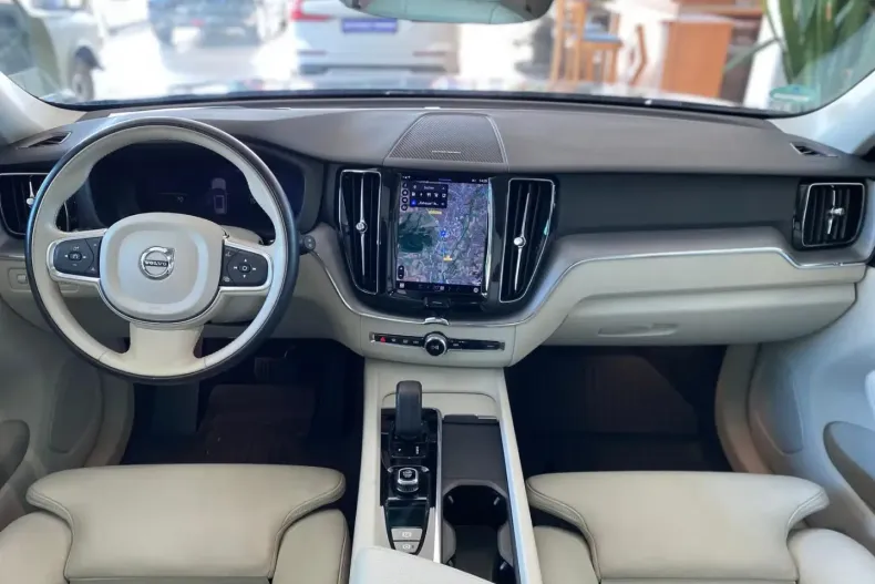 Volvo XC60 din 2021 cu 68.100 km - oferta VOL109462 - foto 5