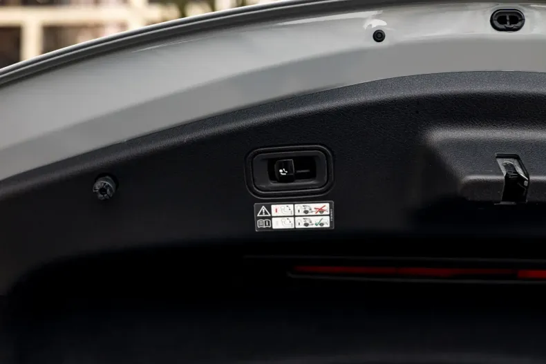 Mercedes-Benz CLE 300 din 2024 cu 12.000 km - oferta MER109471 - foto 37