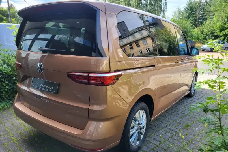Volkswagen T7 Multivan din 2023 cu 18.968 km - oferta VOL109490 - foto 4