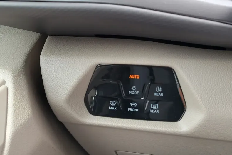 Volkswagen T7 Multivan din 2023 cu 18.968 km - oferta VOL109490 - foto 9