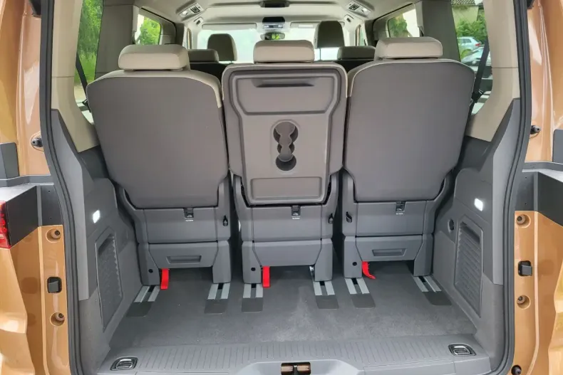 Volkswagen T7 Multivan din 2023 cu 18.968 km - oferta VOL109490 - foto 15