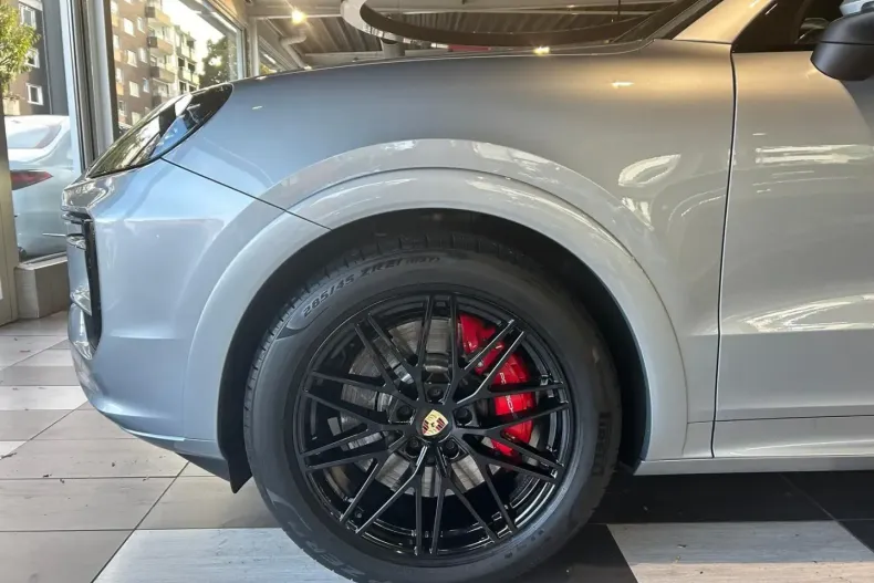 Porsche Cayenne din 2024 cu 13.233 km - oferta POR109495 - foto 2