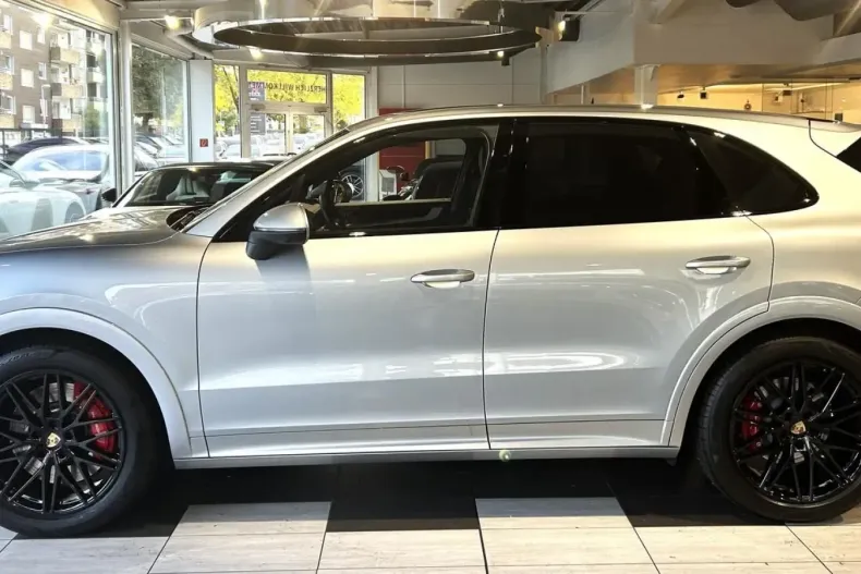 Porsche Cayenne din 2024 cu 13.233 km - oferta POR109495 - foto 3