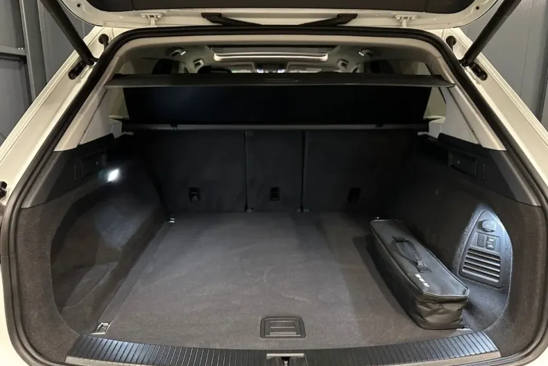 Volkswagen Touareg din 2021 cu 75.000 km - oferta VOL109549 - foto 31