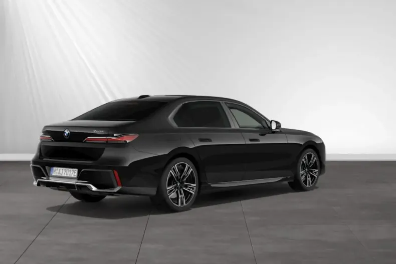 BMW 750 din 2024 cu 17.317 km - oferta BMW109622 - foto 3