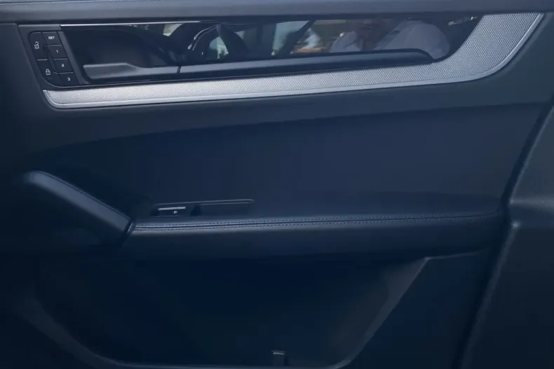 Porsche Cayenne din 2024 cu 23.900 km - oferta POR109625 - foto 23