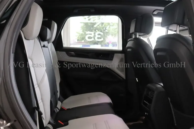 Porsche Cayenne din 2024 cu 24.445 km - oferta POR109644 - foto 23