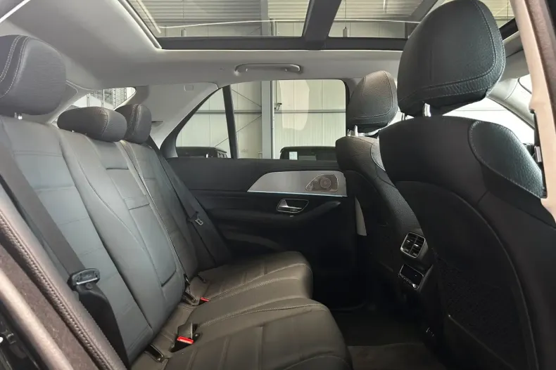 Mercedes-Benz GLE 580 din 2024 cu 12.205 km - oferta MER109793 - foto 14
