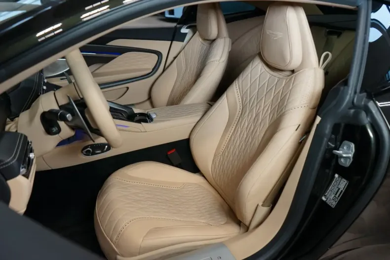 Aston Martin DB12 din 2024 cu 2.501 km - oferta AST109807 - foto 2