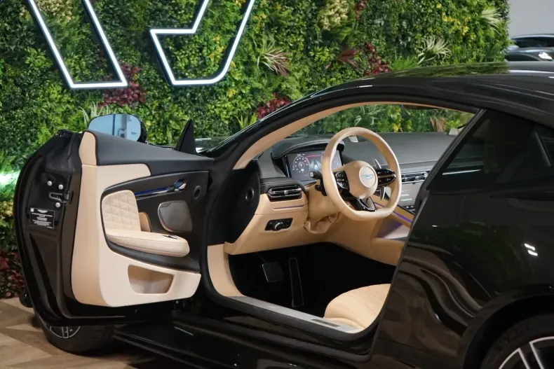 Aston Martin DB12 din 2024 cu 2.501 km - oferta AST109807 - foto 11