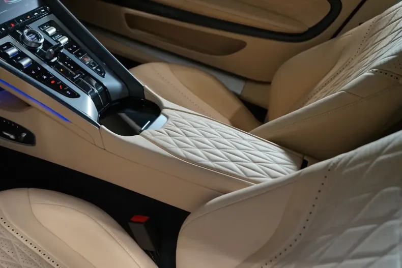 Aston Martin DB12 din 2024 cu 2.501 km - oferta AST109807 - foto 16