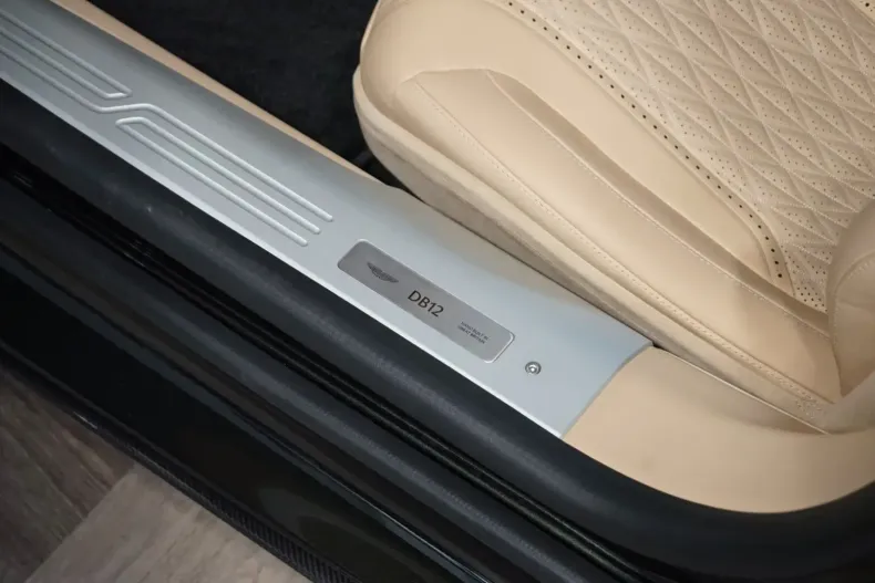Aston Martin DB12 din 2024 cu 2.501 km - oferta AST109807 - foto 17