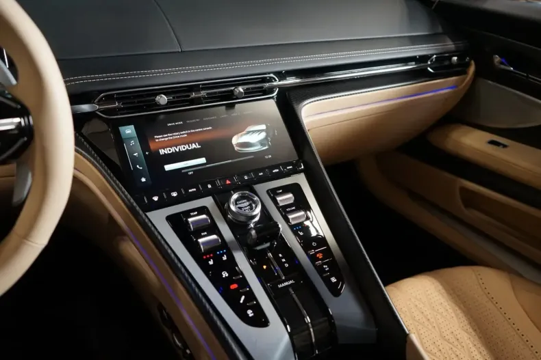 Aston Martin DB12 din 2024 cu 2.501 km - oferta AST109807 - foto 26