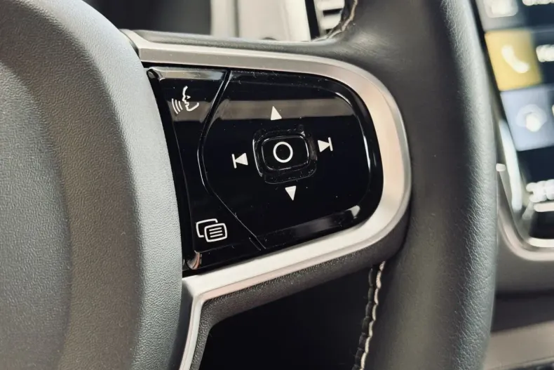 Volvo XC90 din 2021 cu 88.687 km - oferta VOL109838 - foto 23