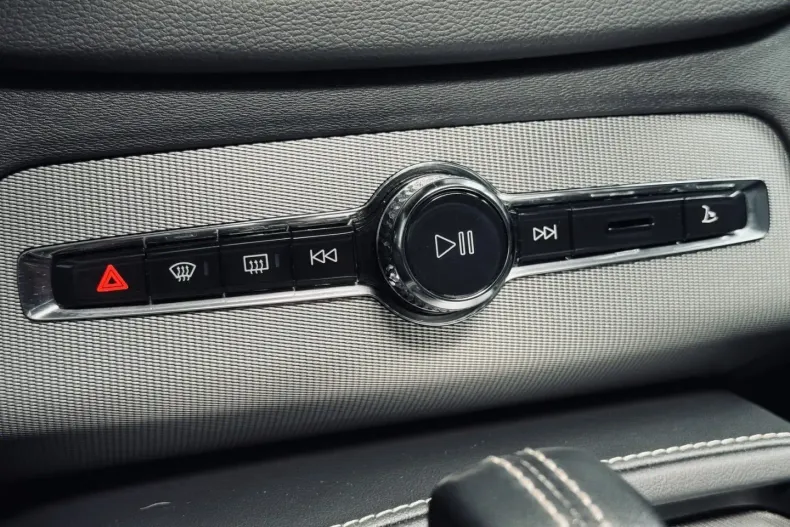 Volvo XC90 din 2021 cu 88.687 km - oferta VOL109838 - foto 31