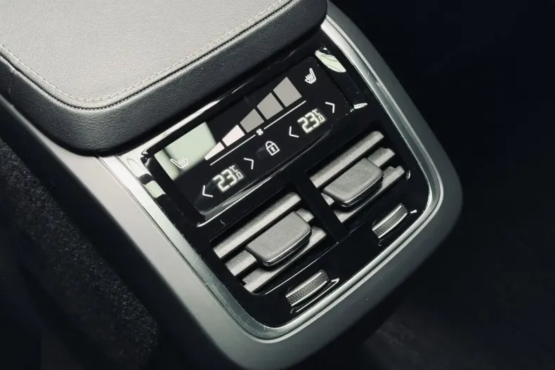 Volvo XC90 din 2021 cu 88.687 km - oferta VOL109838 - foto 37