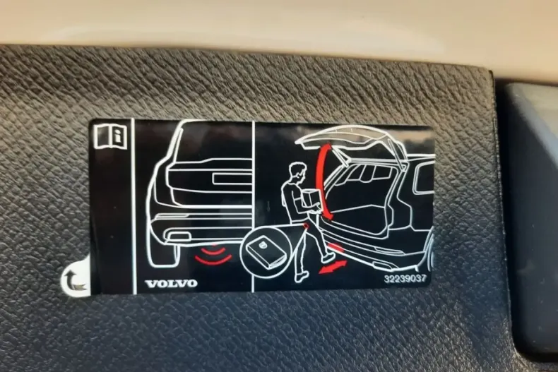 Volvo XC90 din 2021 cu 57.621 km - oferta VOL109847 - foto 8