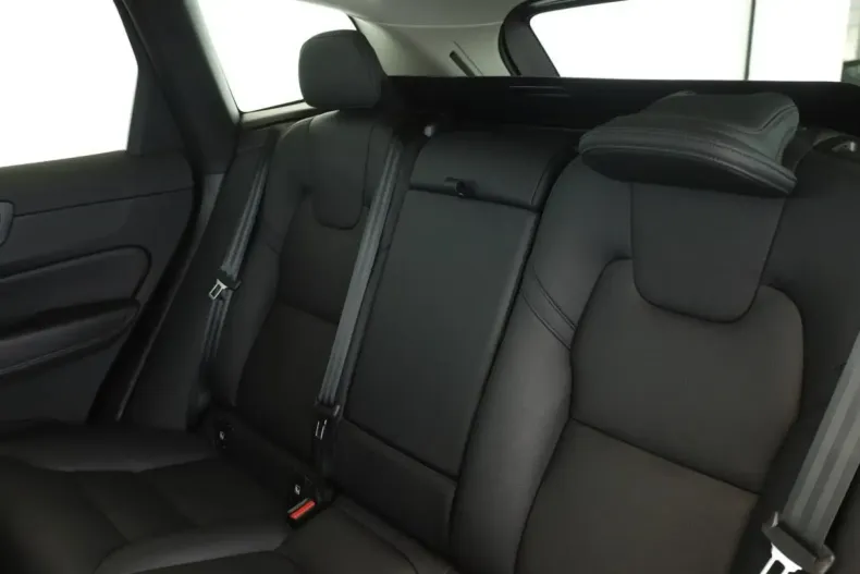 Volvo XC60 din 2023 cu 35.600 km - oferta VOL109872 - foto 12