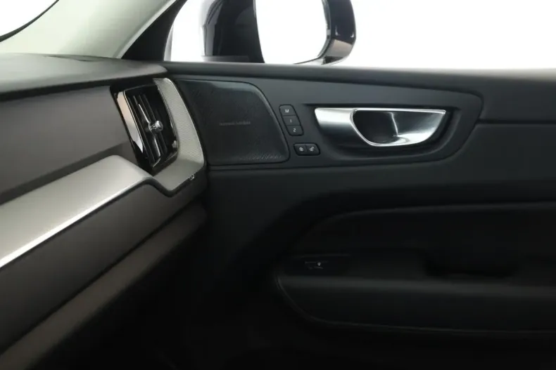 Volvo XC60 din 2023 cu 35.600 km - oferta VOL109872 - foto 16