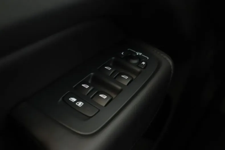 Volvo XC60 din 2023 cu 35.600 km - oferta VOL109872 - foto 17