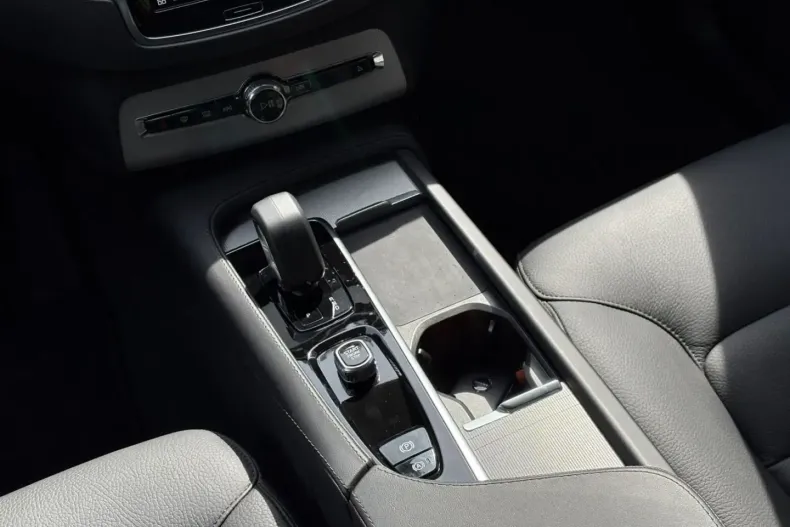 Volvo XC90 din 2024 cu 21.633 km - oferta VOL109875 - foto 12