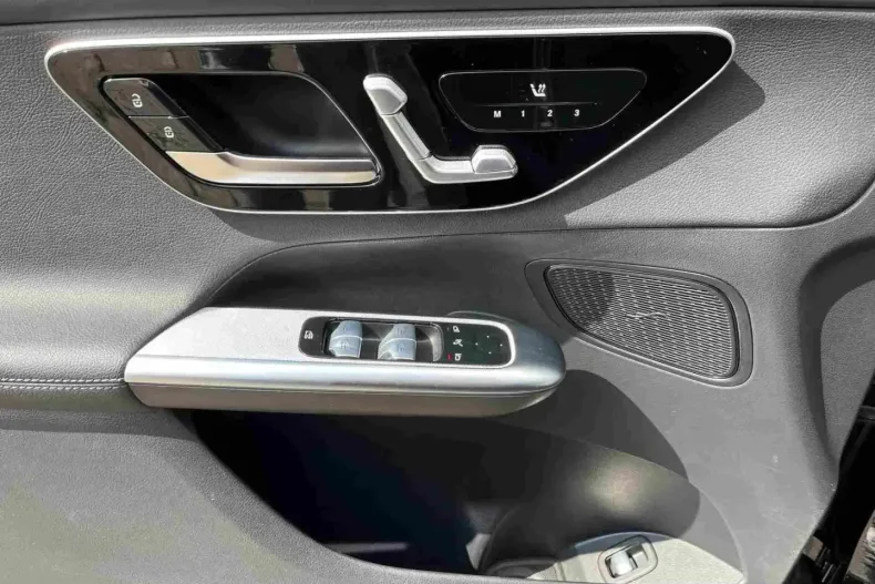 Mercedes-Benz GLC 220 din 2023 cu 45.137 km - oferta MER109901 - foto 14