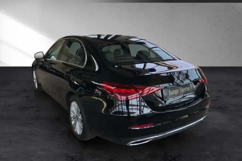 Mercedes-Benz C 200 din 2024 cu 12.698 km - oferta MER109920 - foto 3