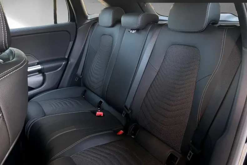 Mercedes-Benz GLA 200 din 2024 cu 13.970 km - oferta MER109924 - foto 9