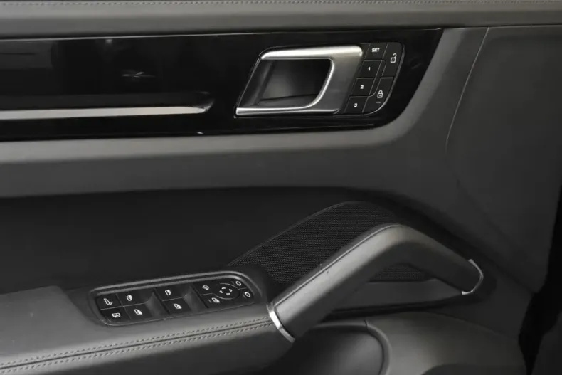 Porsche Cayenne din 2022 cu 28.587 km - oferta POR109927 - foto 11